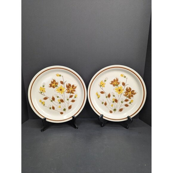 Camelot Stoneware Country Charm 10 3/4 Inch Dinner Plate Lot of 2 - Picture 1 of 7